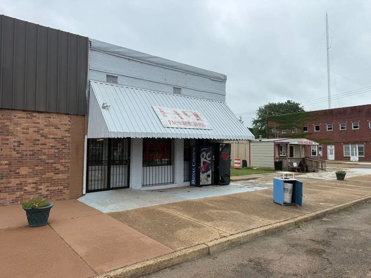 Favi Package Store - Shelby, Mississippi, 38774