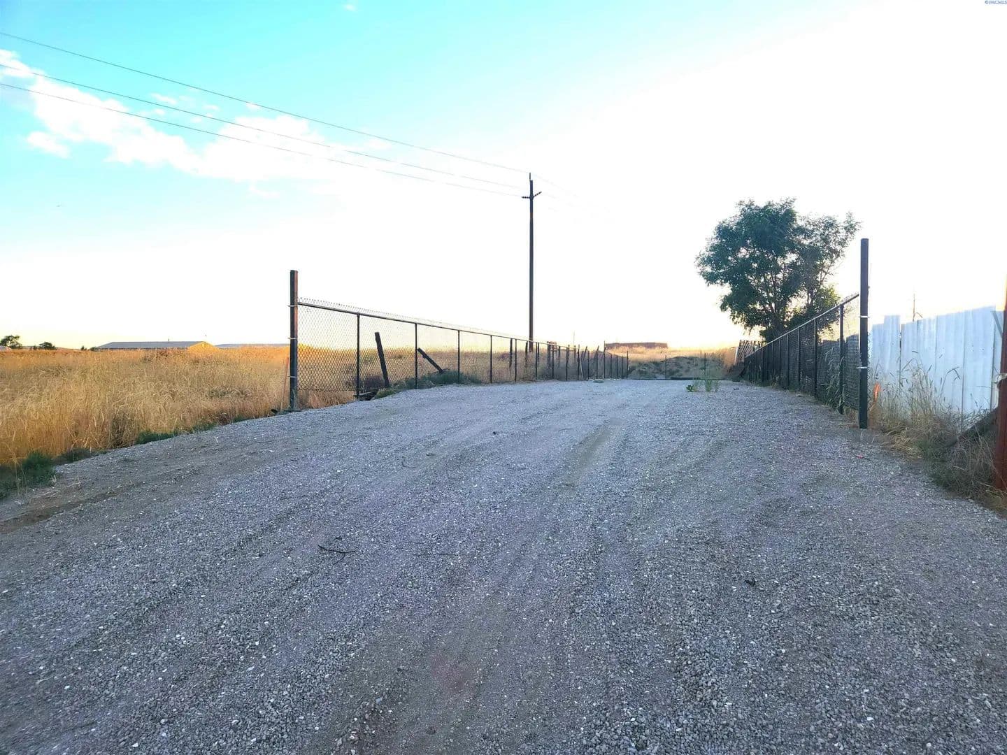 0.7 Acres of Land for Sale in Pasco, Washington - Pasco, Washington, 99301
