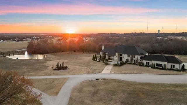 10286 S 305th East Ave, Coweta, OK 74429 - Coweta, Oklahoma, 74429