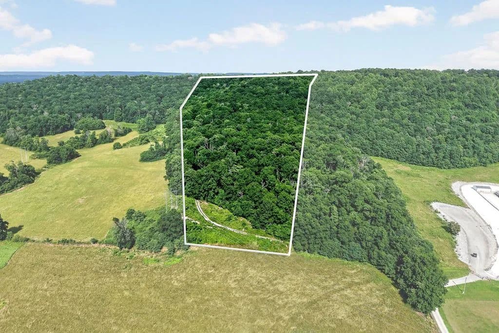 Property from 23.5AC Moore Cove Rd - KW - Quebeck, Tennessee, 38579