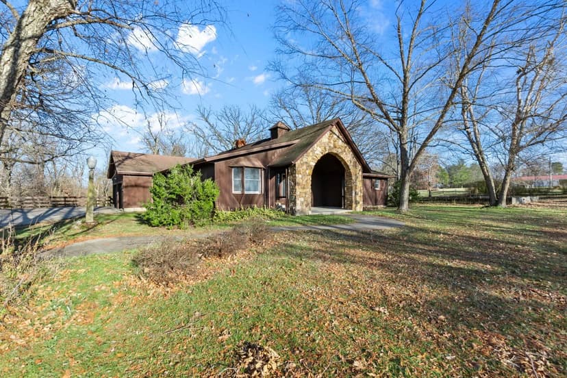 Privacy & space just outside of town