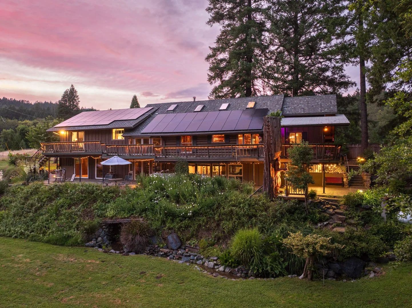 8489 Redwood Highway - Wilderville, Oregon, 97543
