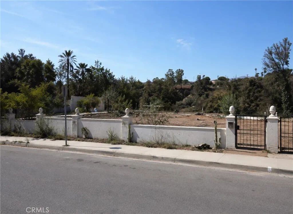 Property from 747 Radcliffe Avenue - KW - Pacific Palisades, California, 90272