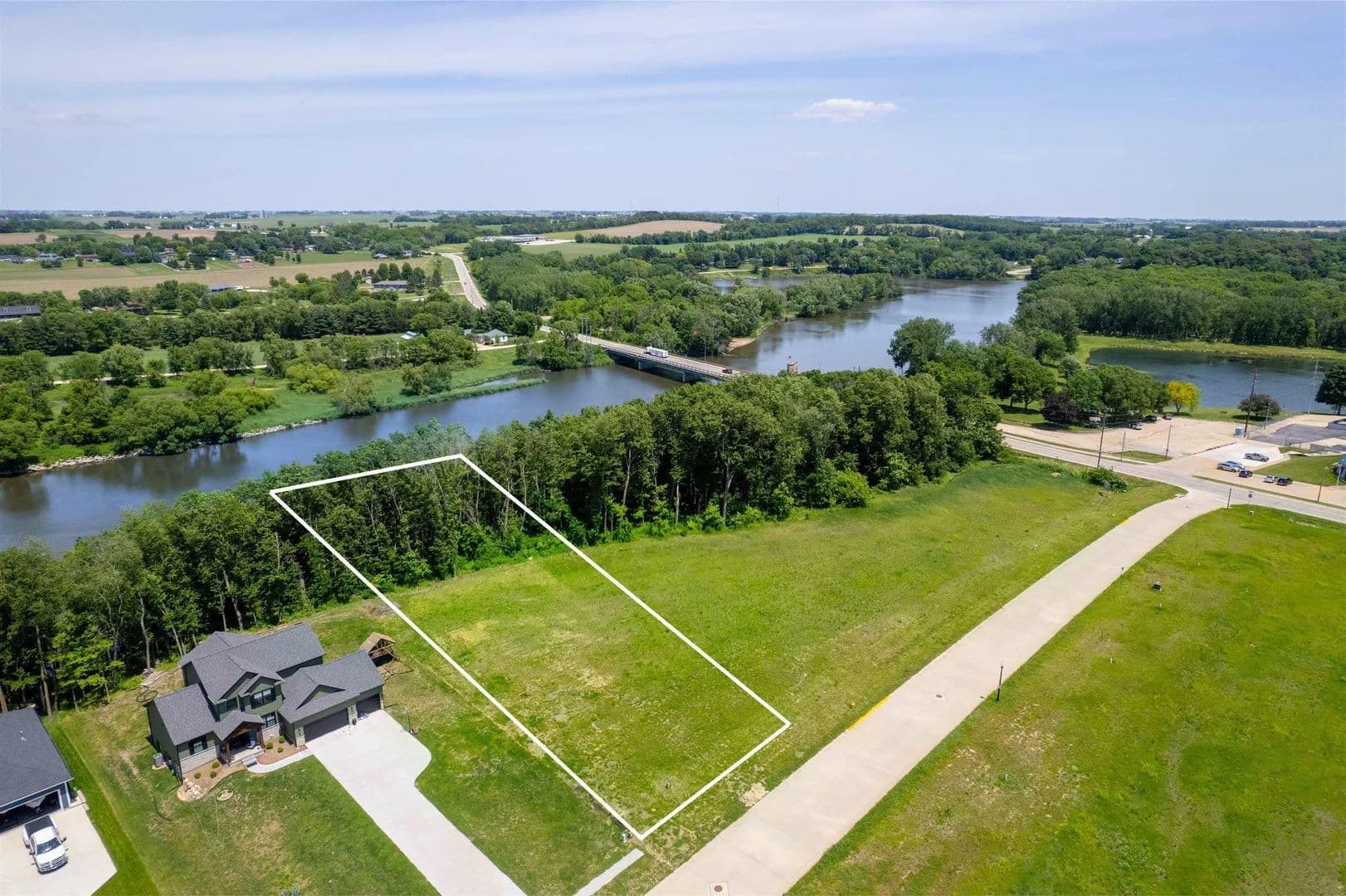 1.01 Acres of Land for Sale in Waverly, Iowa - Waverly, Iowa, 50677