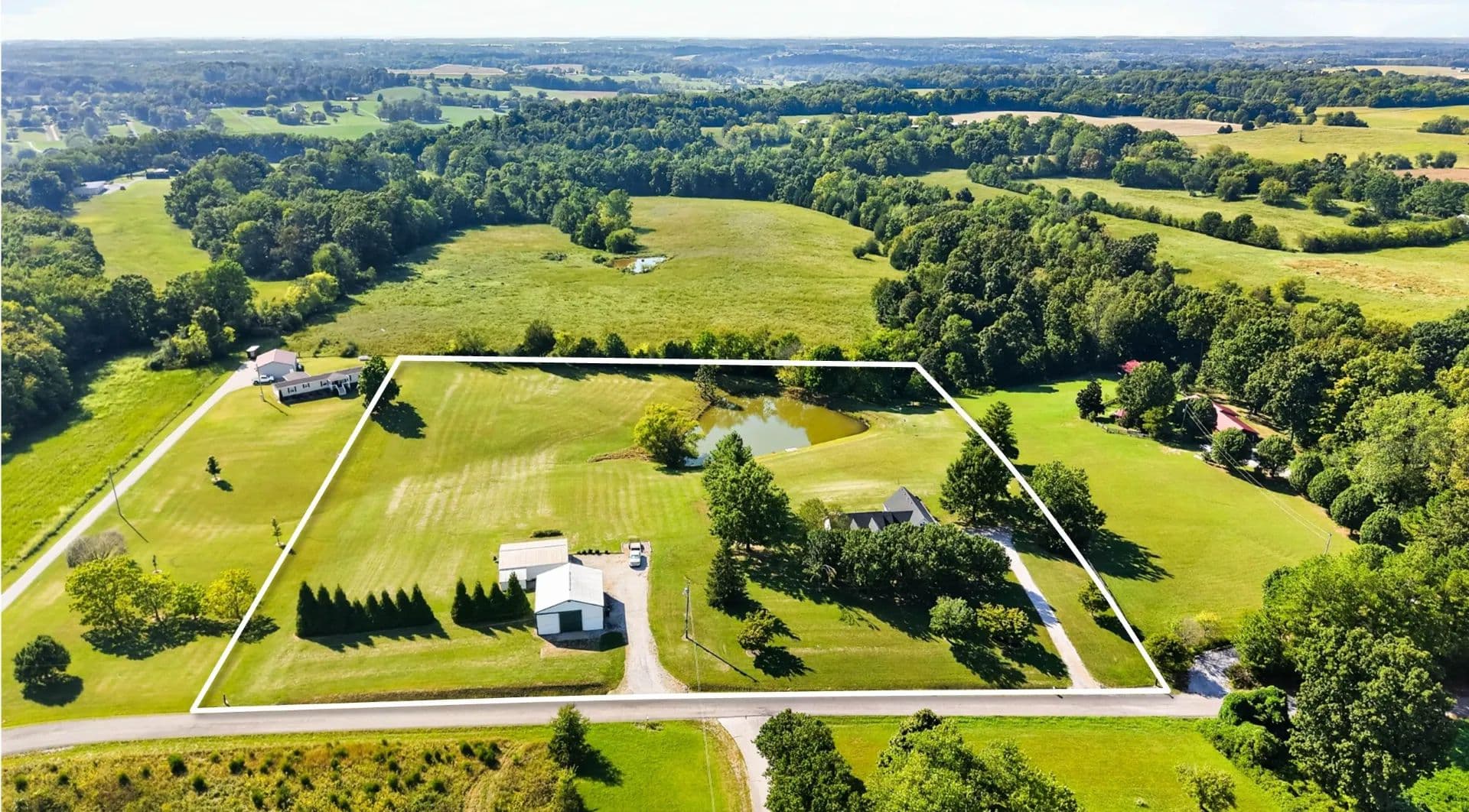 Auction Notice !!! Custom Cape Cod Home / 6.04 Acres / Large Pond / 2 Support Bldgs - Portland, Tennessee, 37148