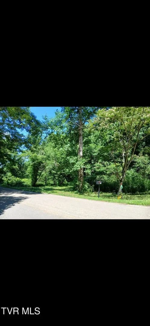 2.5 Acres of Land for Sale in Morristown, TN - Morristown, Tennessee, 37813