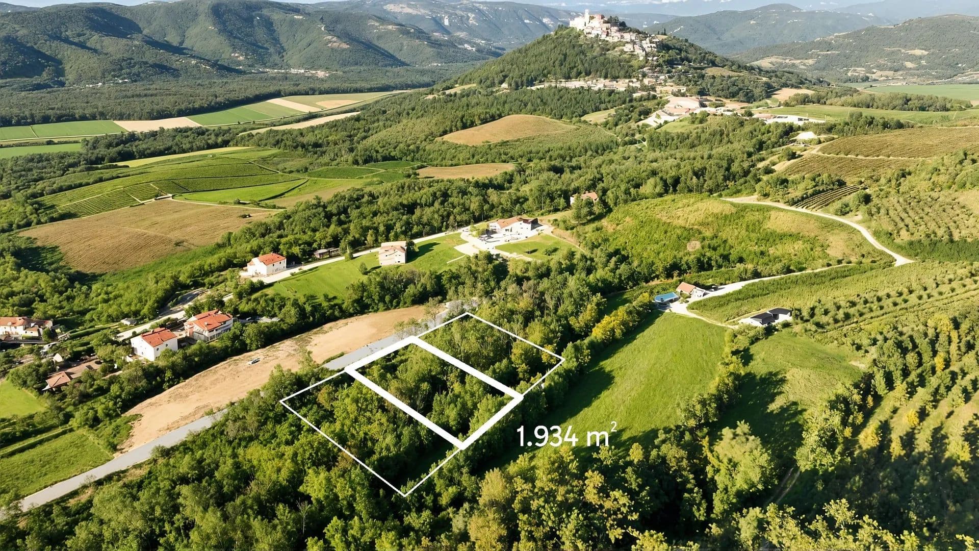 1934 Acres of Land for Sale in Motovun, Istra - land for sale