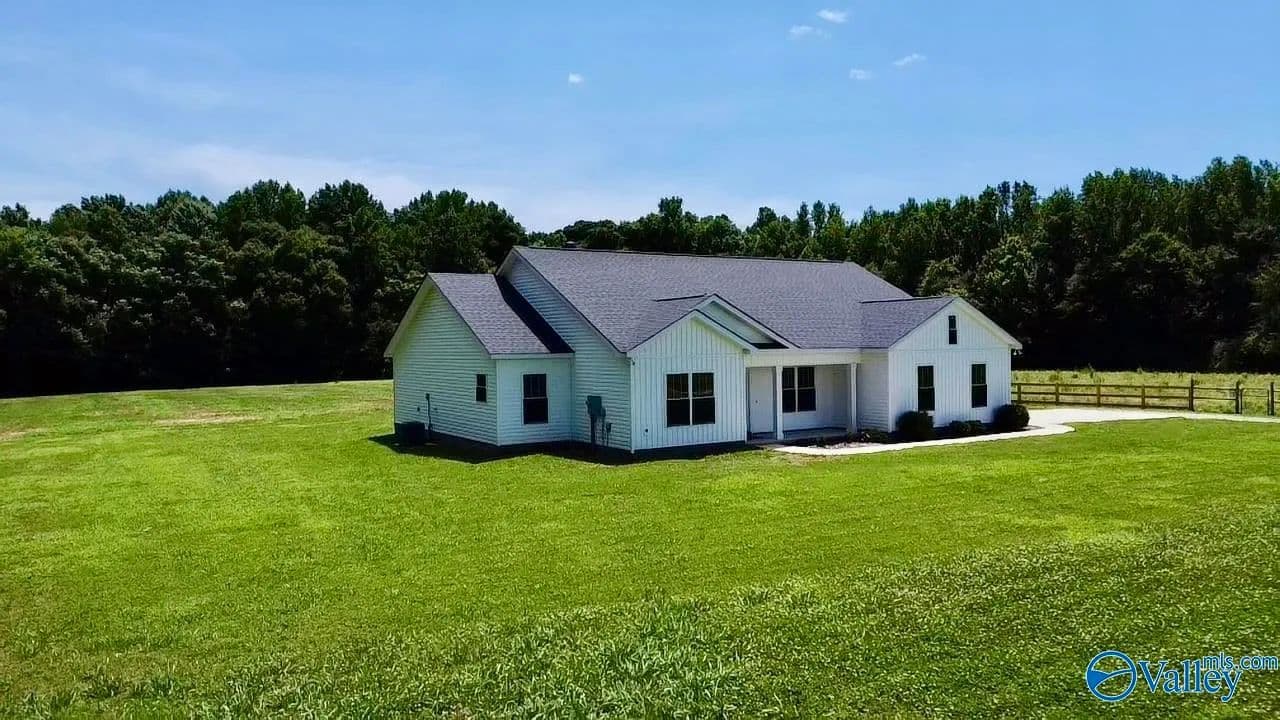 7.6 Acres of Land for Sale in Ardmore, Tennessee - Ardmore, Tennessee, 38449