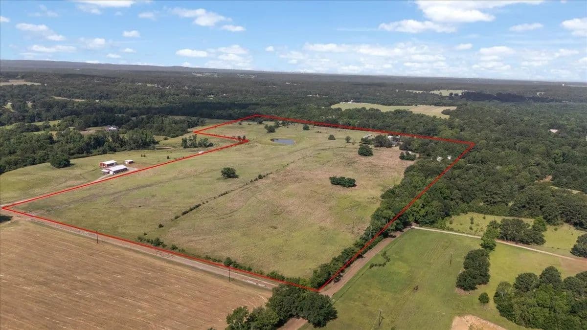 51.98 Acres of Land for Sale in Chandler, TX - Chandler, Texas, 75758