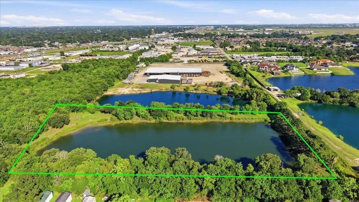 4.7 Acres of Land for Sale in Nederland, Texas - Nederland, Texas, 77627