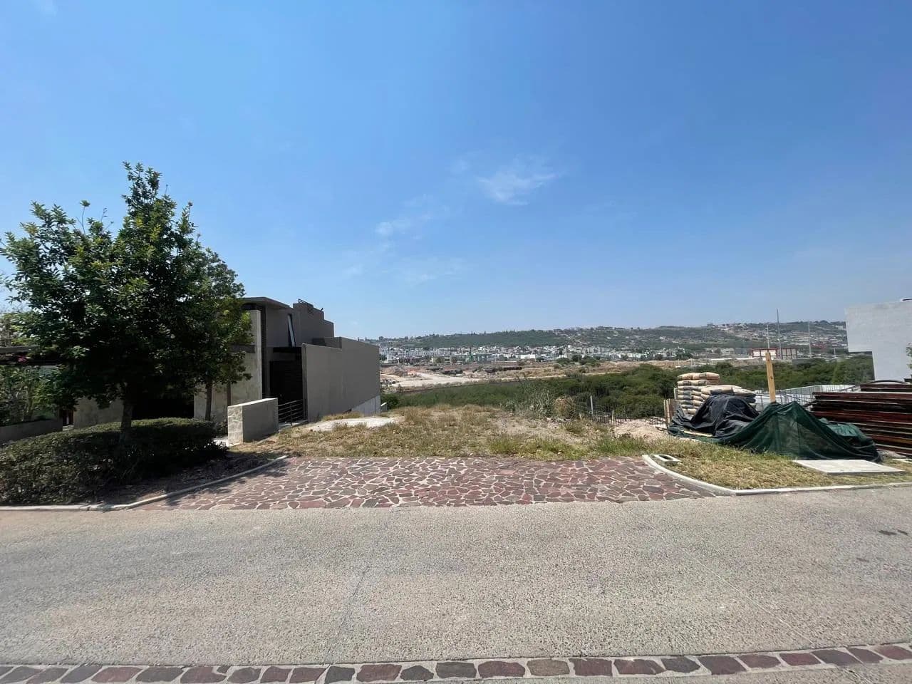 325 Acres of Land for Sale in Santiago de Querétaro, Qro. - land for sale