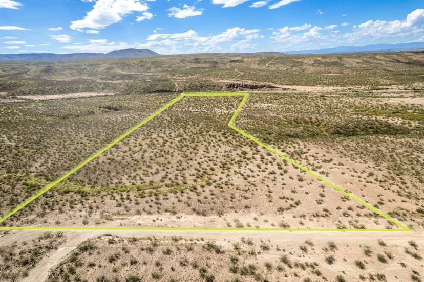 9 Acres of Buildable Land for Sale in Rincon, New Mexico - Borders BLM!