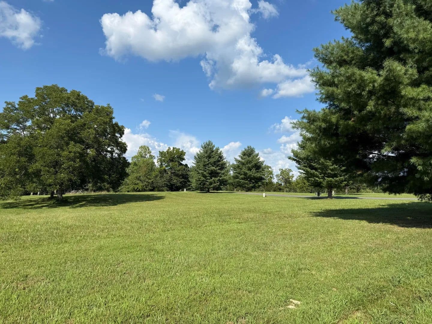 1.43 Acres of Land for Sale in Russell Springs, Kentucky - Russell Springs, Kentucky, 42642