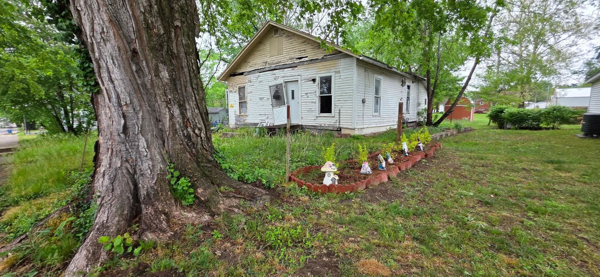 Property from 502 E Saint Charles Avenue - KW - Mcleansboro, Illinois, 62859