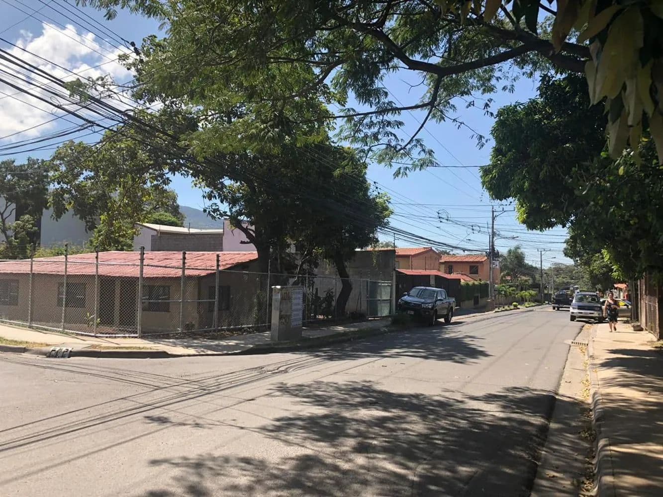 Propiedad en lote esquinero con uso mixto. Excelente inversión - land for sale
