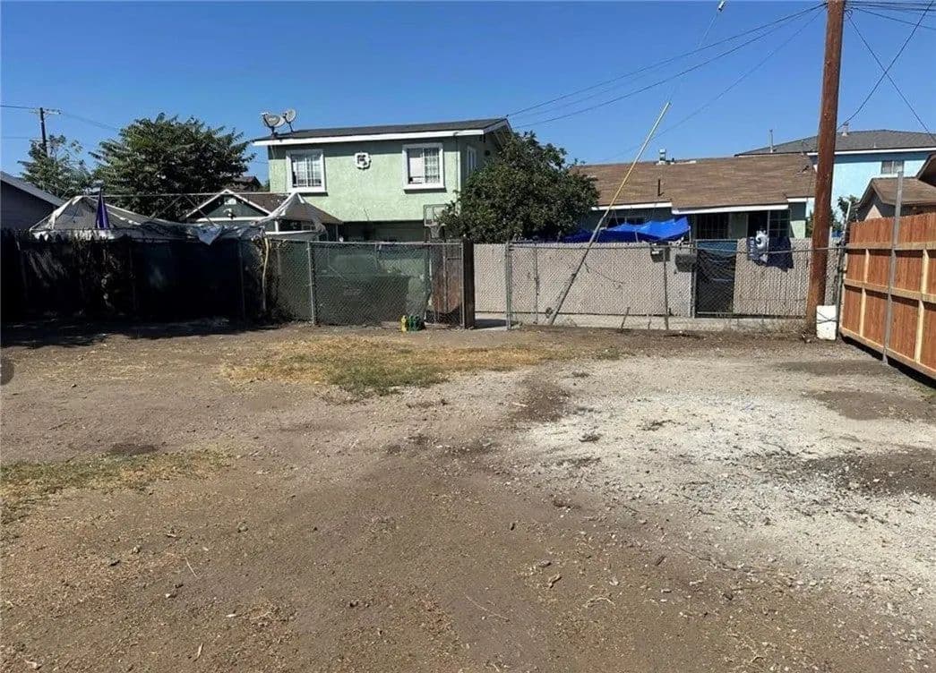Lots & Land-Other in Los Angeles - Los Angeles, California, 90002