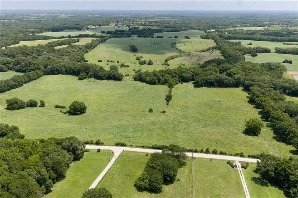 Property from Wild Horse Road - KW - McLouth, Kansas, 66054