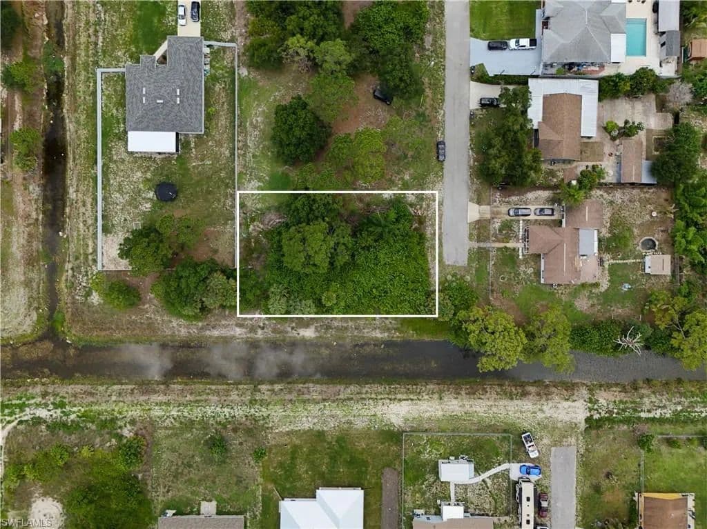 Property from Unknown Address - KW - land for sale