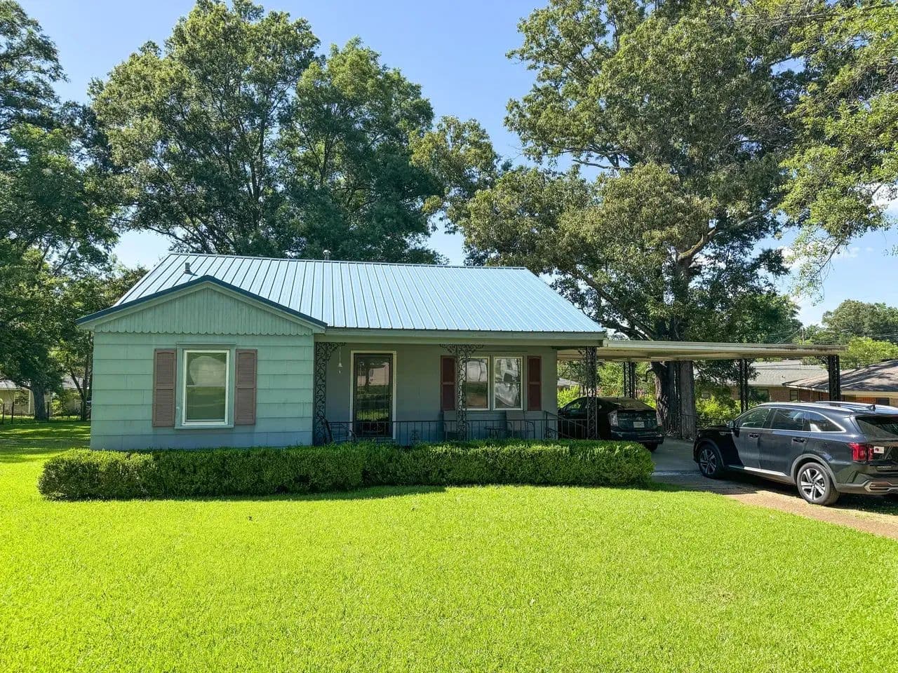 Clark Circle Home - West Point, Mississippi, 39773