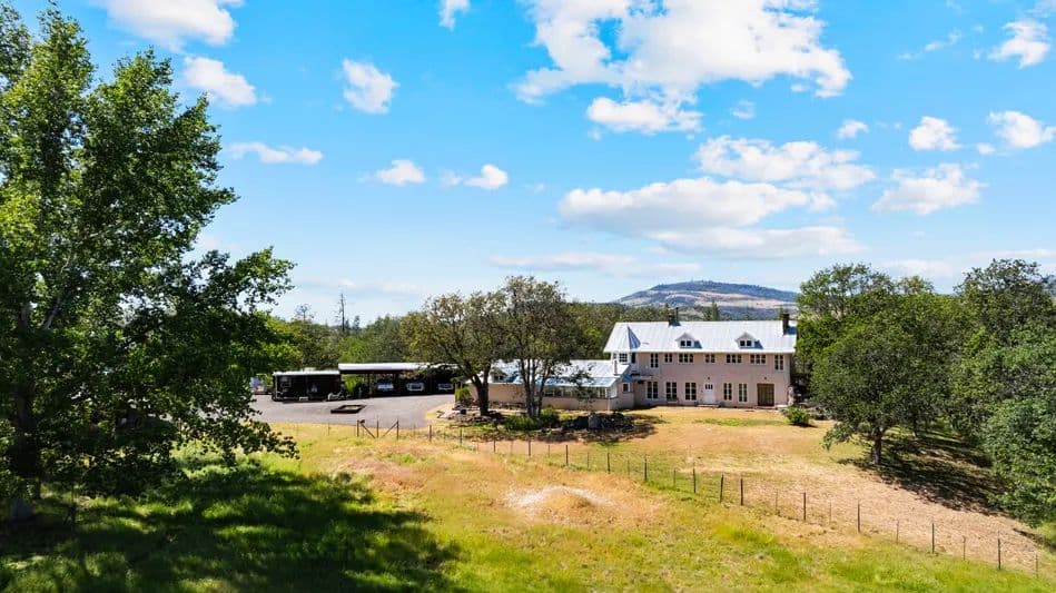 1800 South Obenchain Road, Eagle Point, OR - Eagle Point, Oregon, 97524