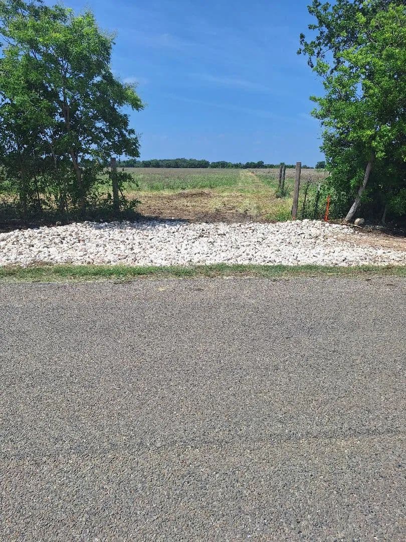 10.01 Acres of Land for Sale in Florence, Texas - Florence, Texas, 76527