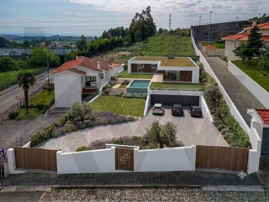 2005 Acres of Land for Sale in Serzedo e Perosinho, Vila Nova de Gaia - Portugal
