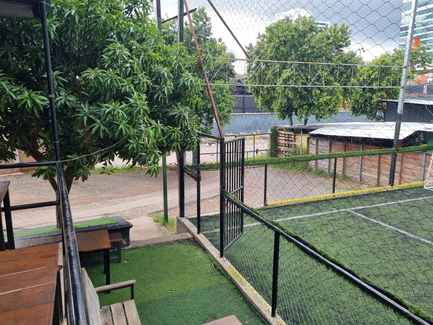 Venta de amplio terreno en Col. Montecarlo contiguo a Bvard Morazán - land for sale