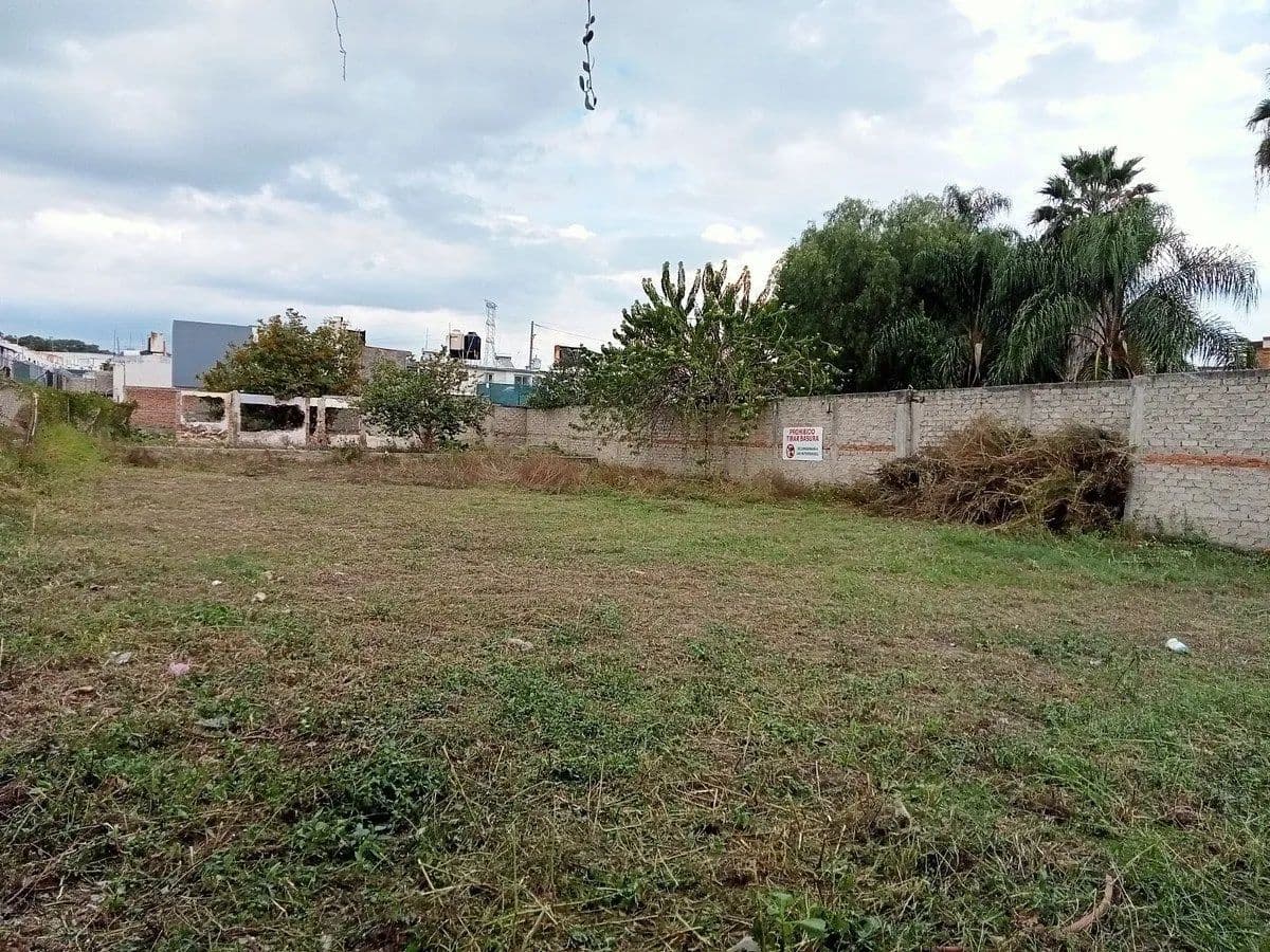 Terreno en Venta en Esquina Bosques del Centinela Zapopan Uso Mixto MV4 - land for sale