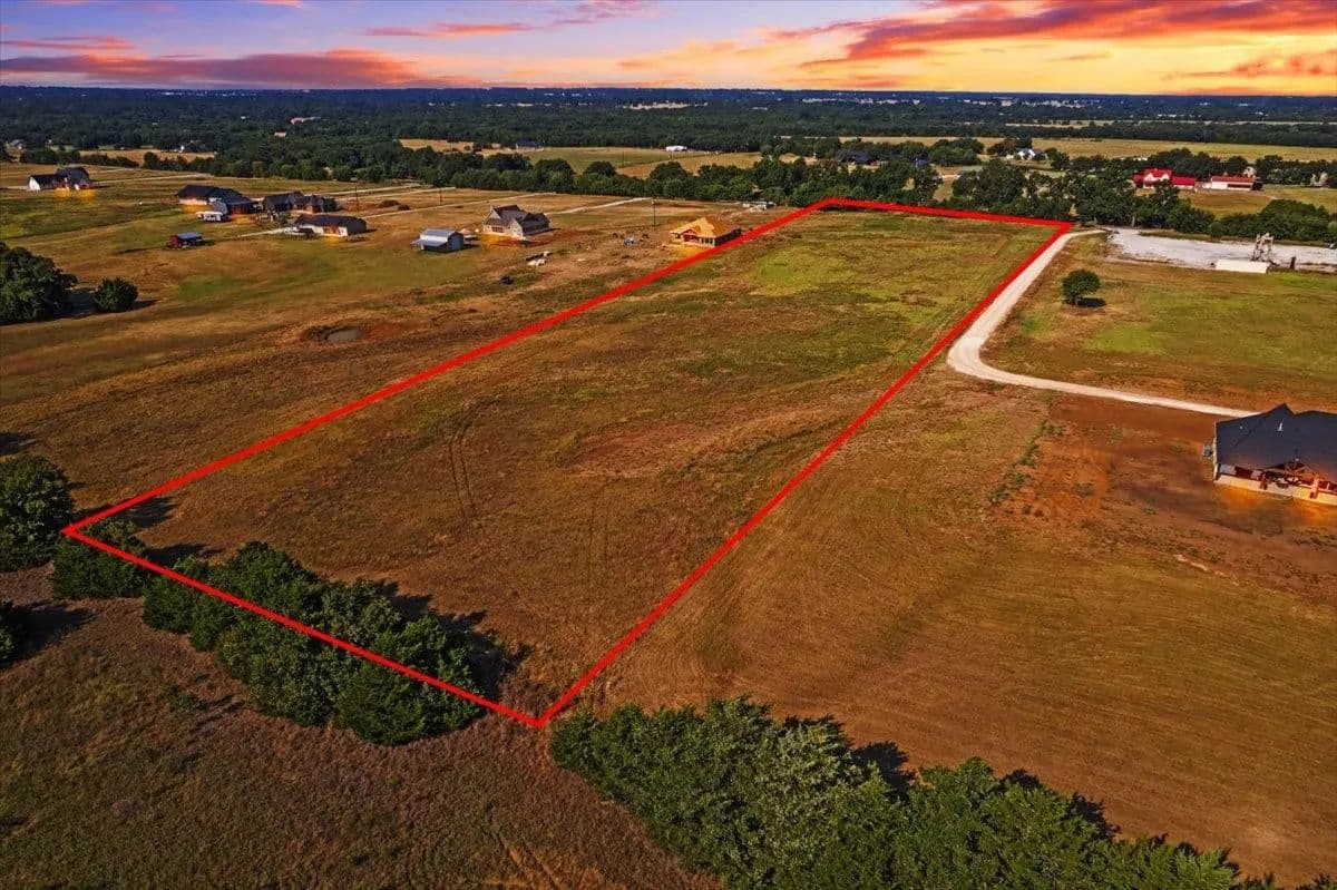 5 Acres of Land for Sale in Whitesboro, TX - Whitesboro, Texas, 76273