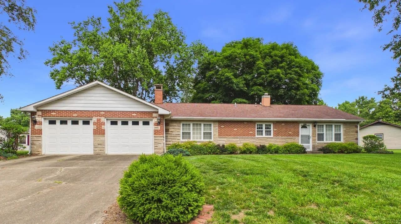 Brick Ranch on Corner Lot | 3 Bed, 2 Bath | Stone Fireplace | Family Room & Galley Kitchen - Clinton, Indiana, 47842
