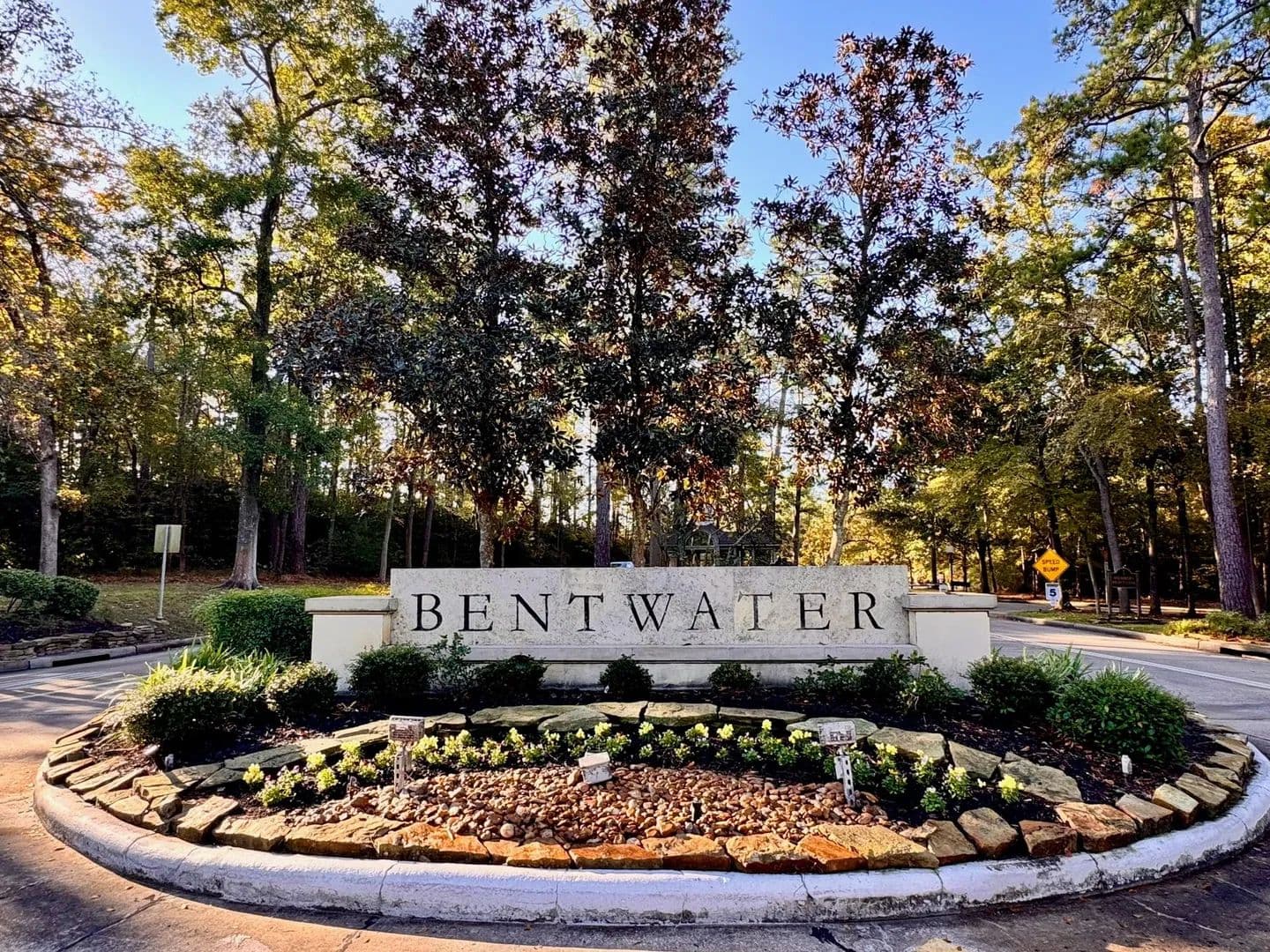 Property from 107 Hampton Glen Road - KW - Montgomery, Texas, 77356