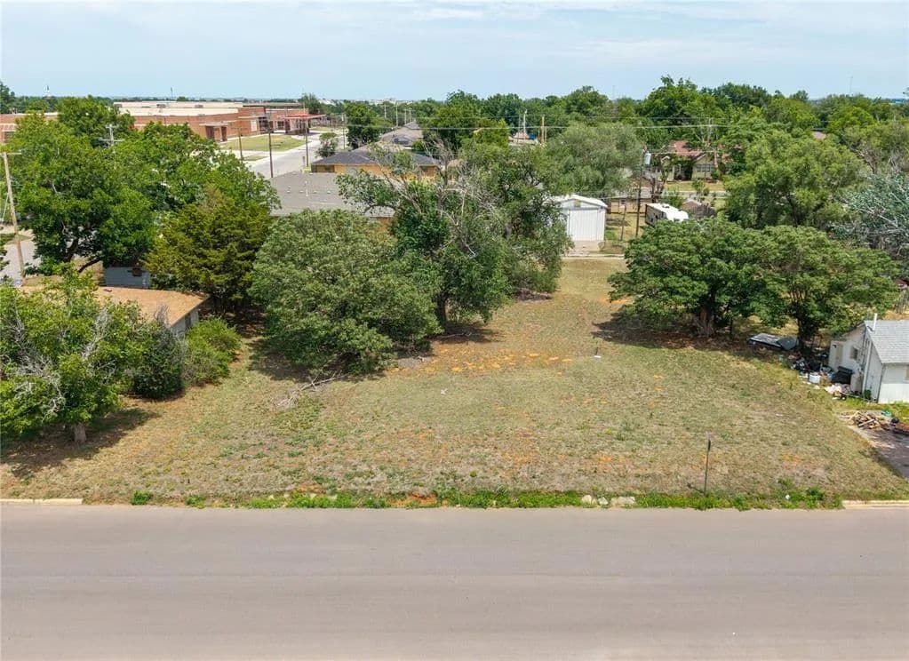 Property from 416 N Illinois Street - KW - Weatherford, Oklahoma, 73096