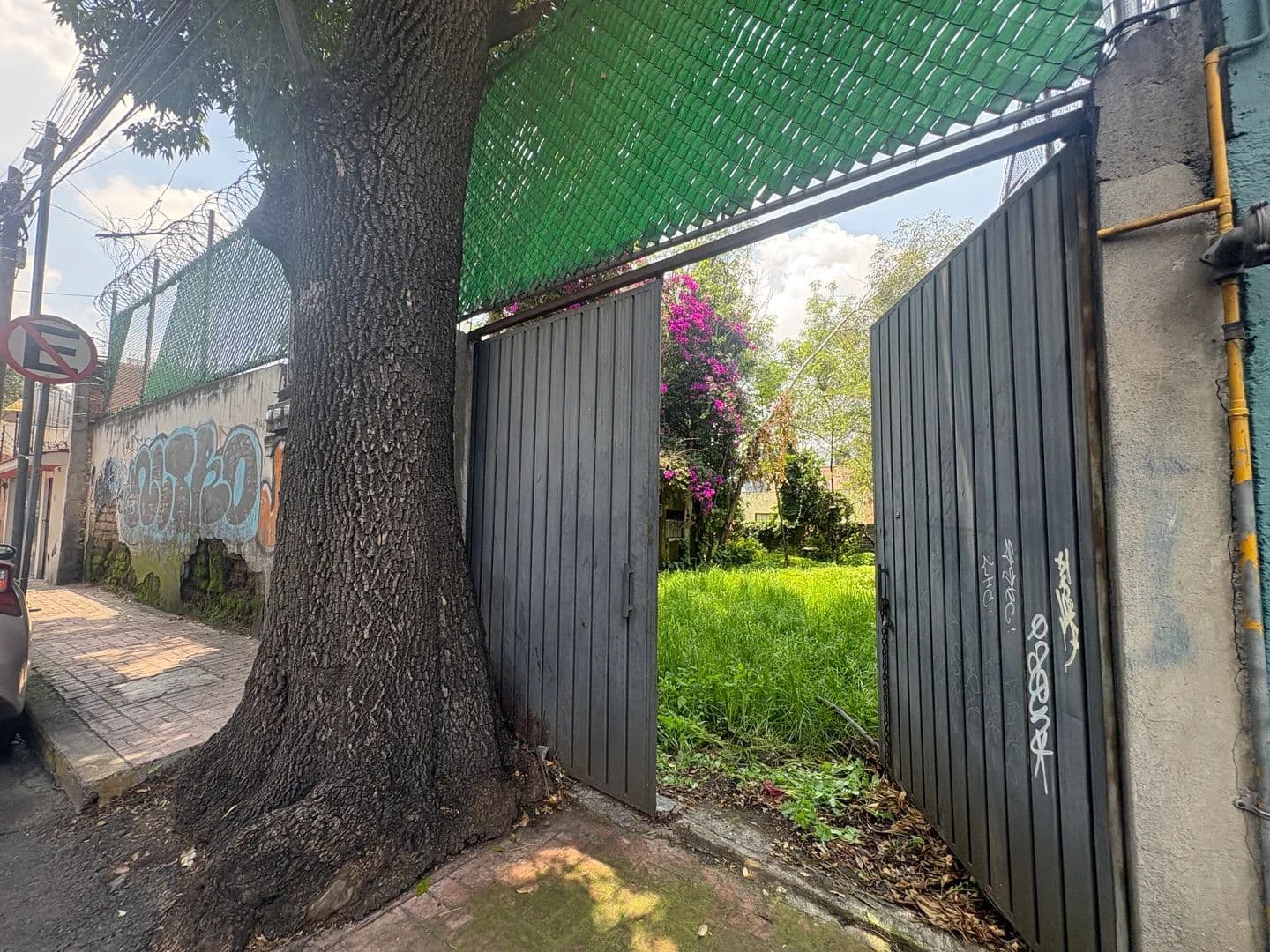 Venta Terreno uso de suelo habitacional con Local en Ave. México - land for sale