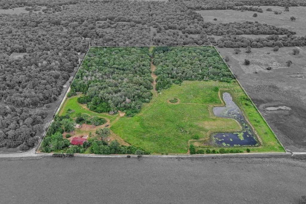 28 Acres of Land for Sale in Lexington, TX - Lexington, Texas, 78947