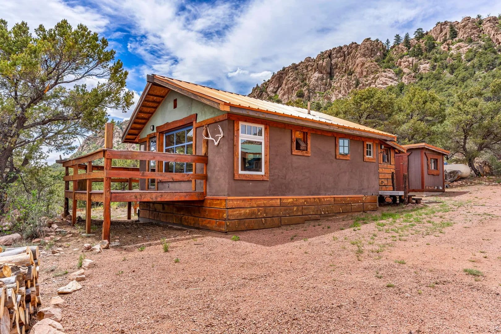 Conway’s Artisan Cabin - Westcliffe, Colorado, 81252