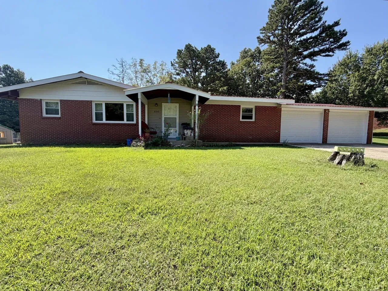 Charming 3-Bed Home in Quiet Neighborhood of Ellington, MO - Ellington, Missouri, 63638