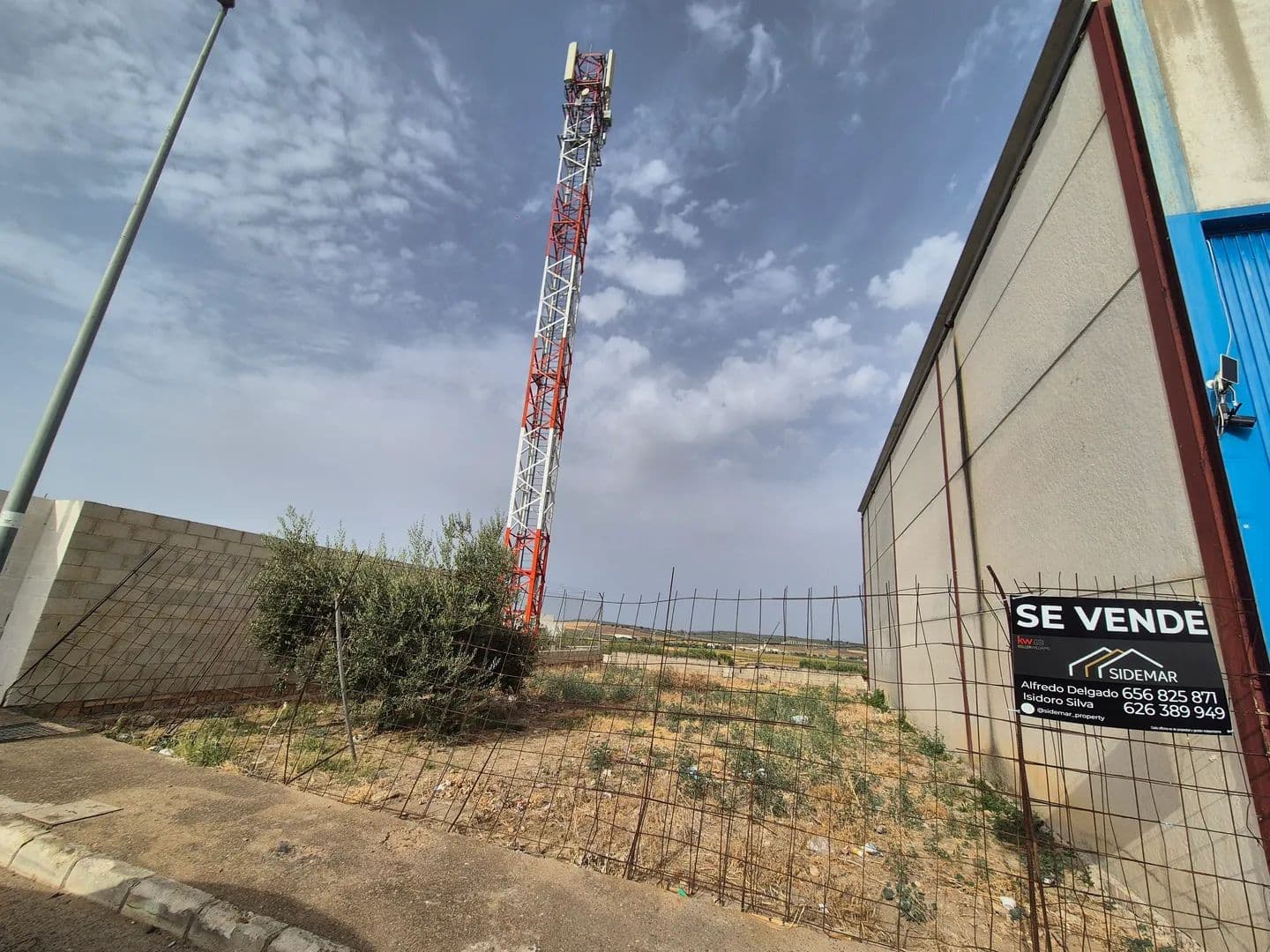 Terreno con cimentación para nave industrial - land for sale
