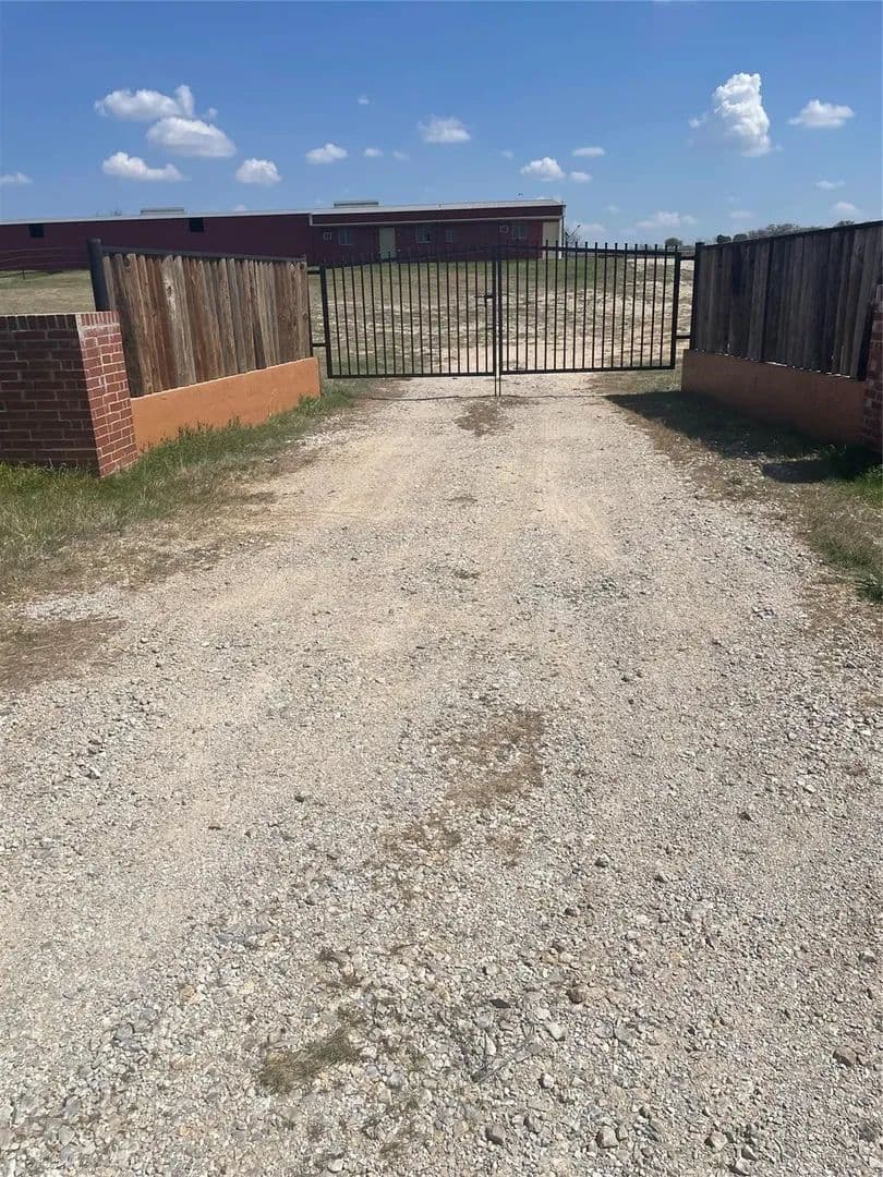 20 Acres of Land for Sale in Bridgeport, Texas - Bridgeport, Texas, 76426