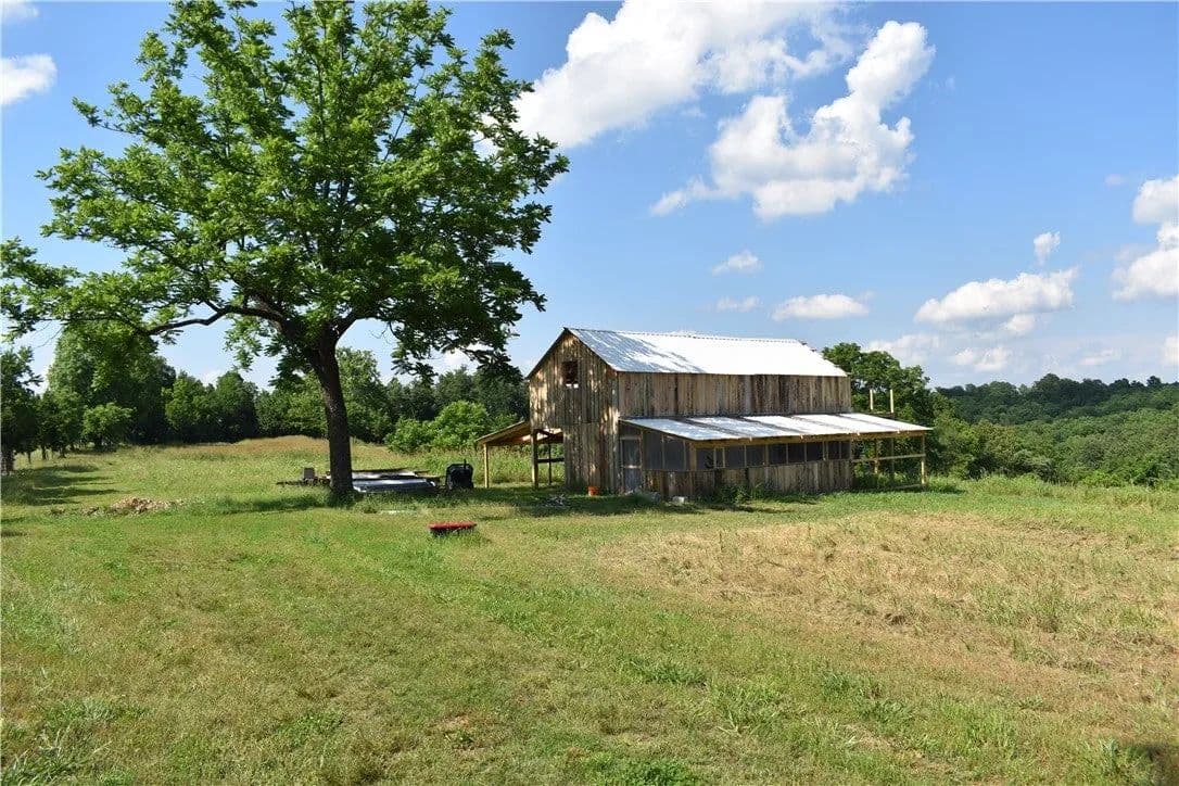 Lots & Land-Other in Marshall - Marshall, Arkansas, 72650