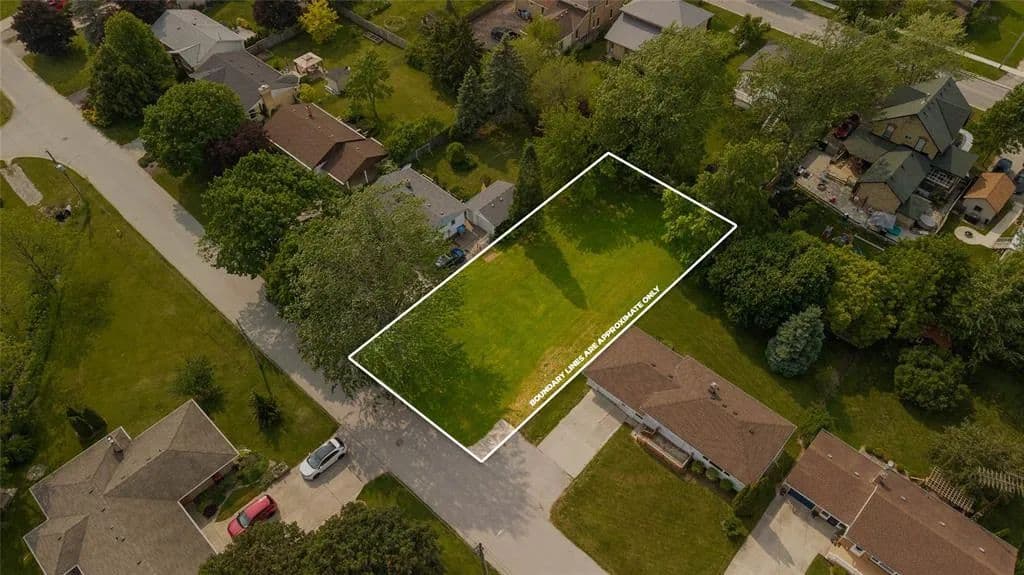 Property from 24 MAC KENZIE Street - KW - Canada