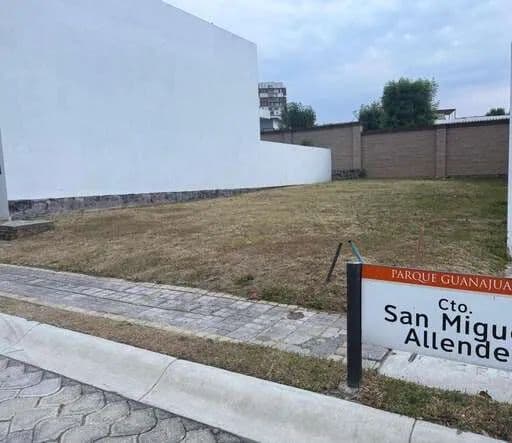 Terreno plano y rectangular en Lomas de Angelópolis: uno de los últimos disponibles en Parque Guanajuato - land for sale