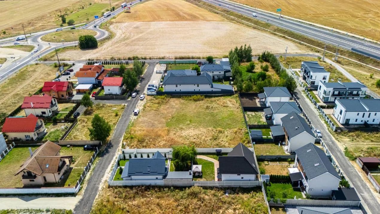 Teren intravilan 786 mp | Toate utilitățile | Studiu de fezabilitate | Râșnov - land for sale