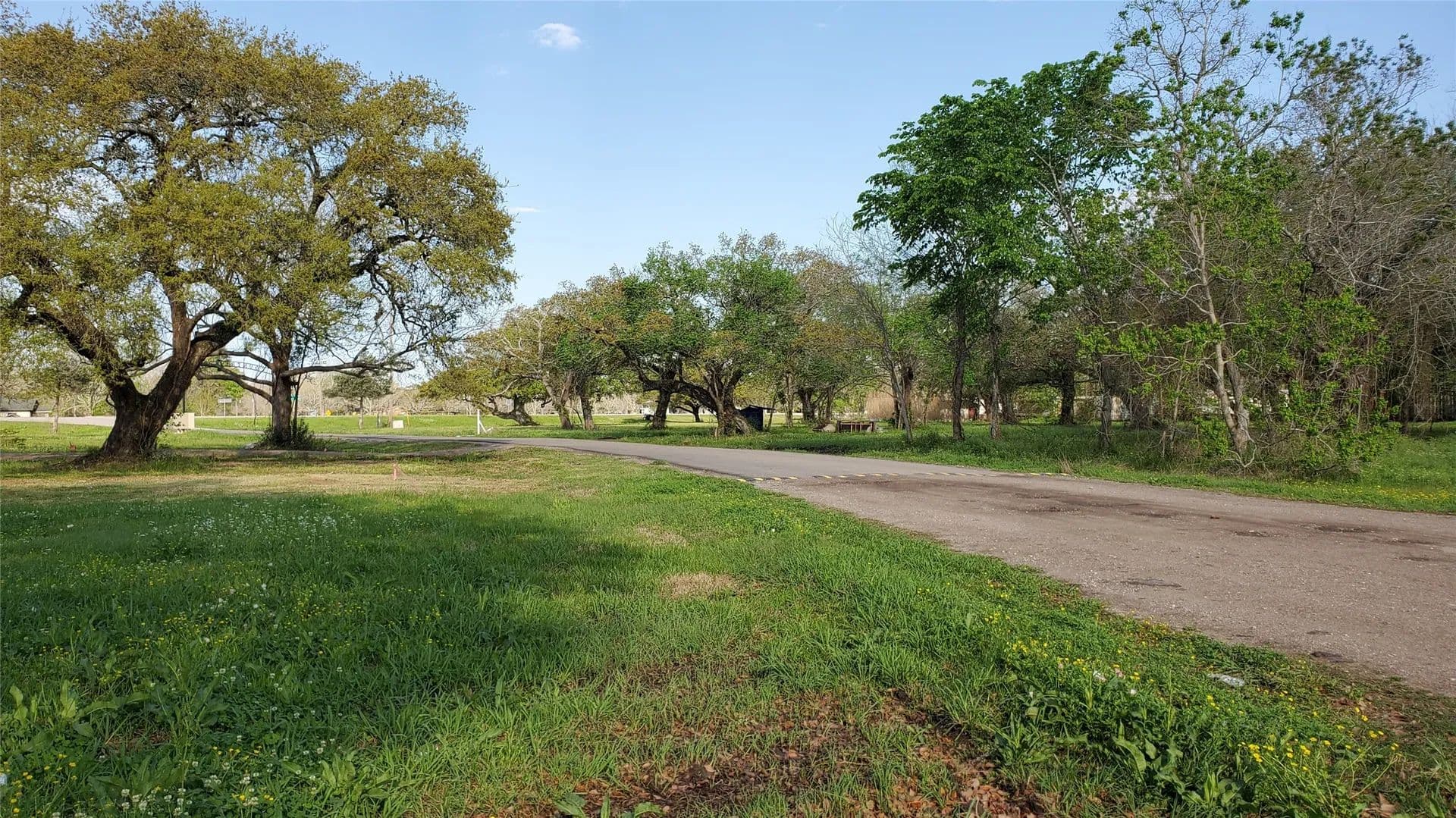 Property from 108 Country Oaks Street - KW - Brazoria, Texas, 77422