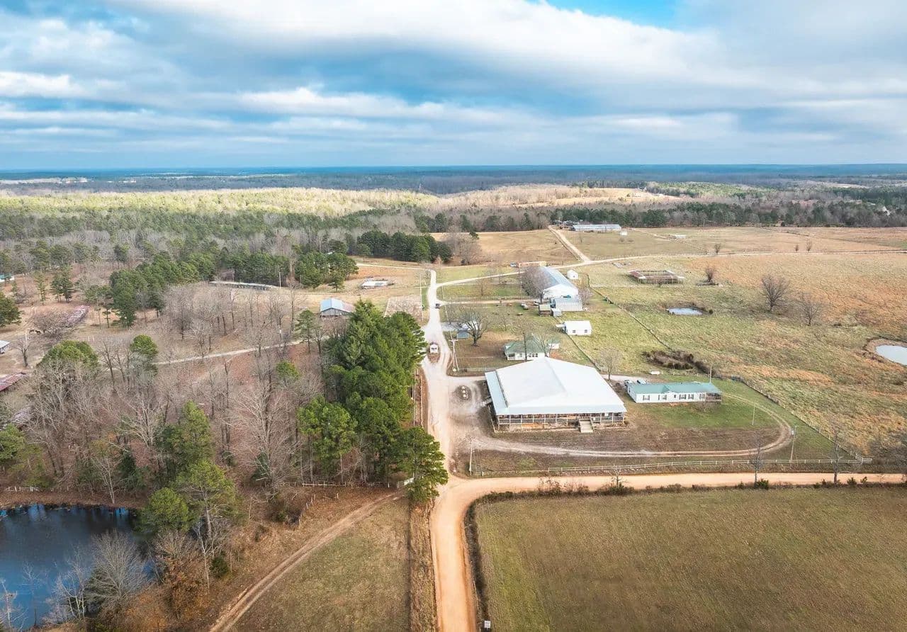 Golden Hills Equine Resort-53 - Raymondville, Missouri, 65555