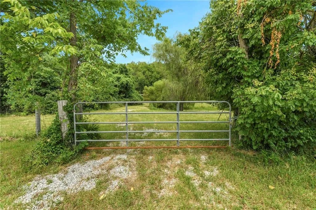 2.77 Acres of Land for Sale in Kansas City, MO - Kansas City, Missouri, 64139