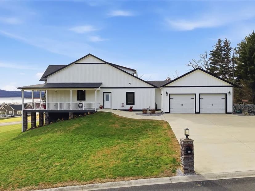 Year-Round Cherokee Lake & Mountain Views