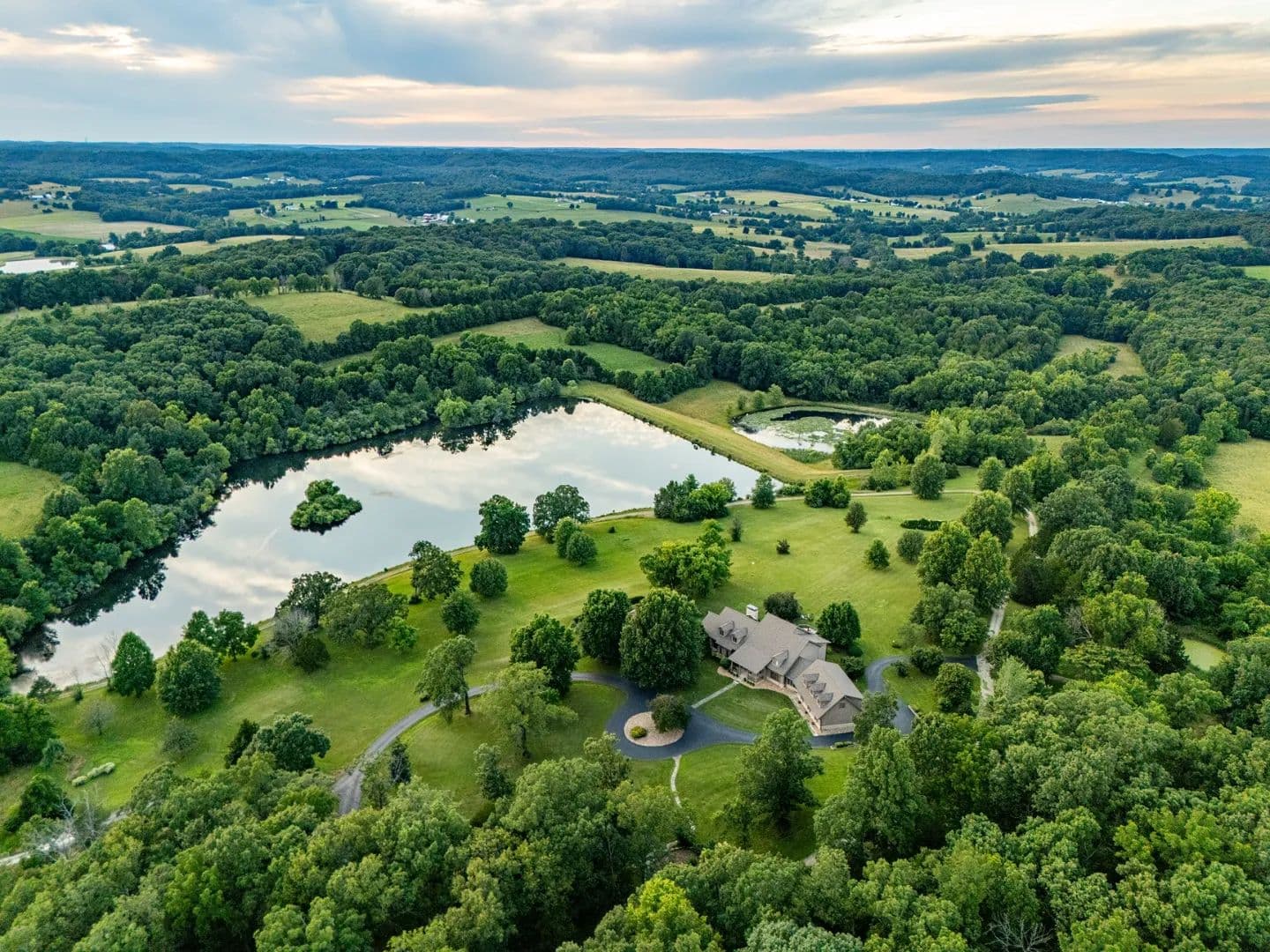 266+/- Acre Hermann Estate with 10+/- Acre Lake, Indoor Arena, Horse Facilities & Luxury Home - Hermann, Missouri, 65041