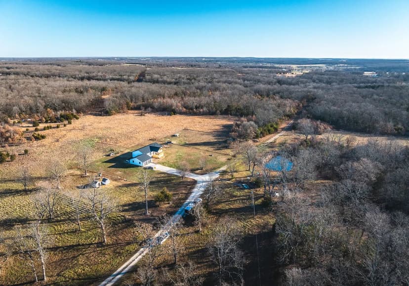 75.31± Acres with Home, Ponds & Premier Hunting – Laclede County