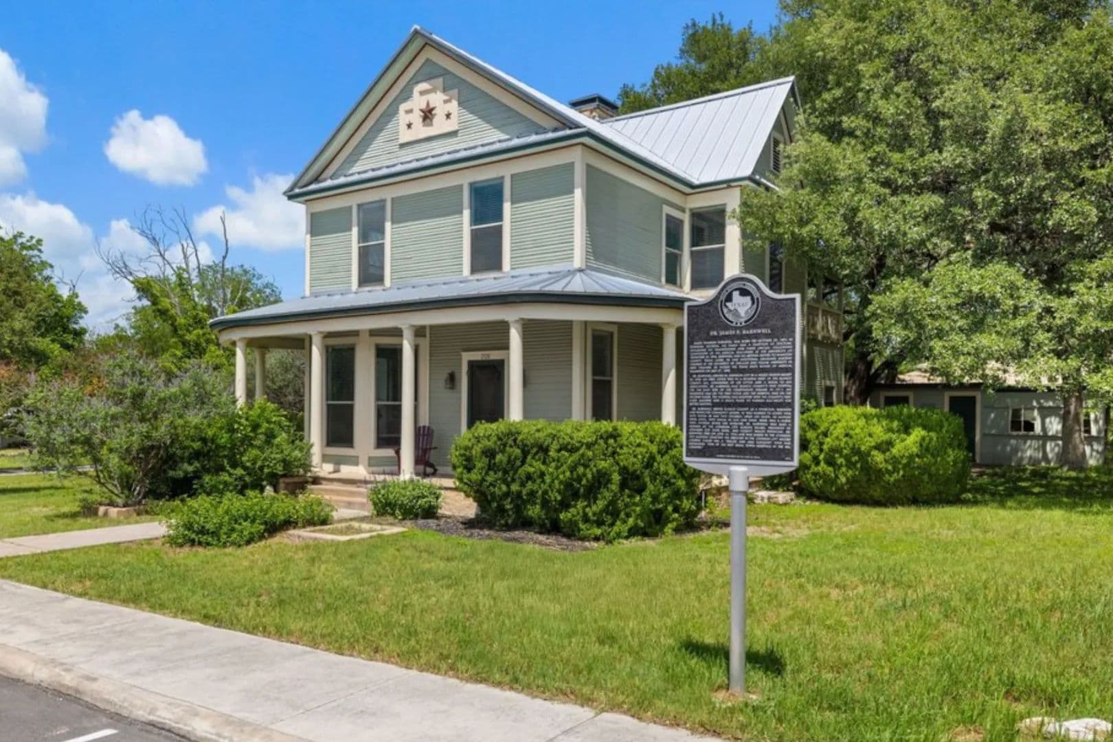 208 N Avenue G, Johnson City, TX 78636 - Johnson City, Texas, 78636