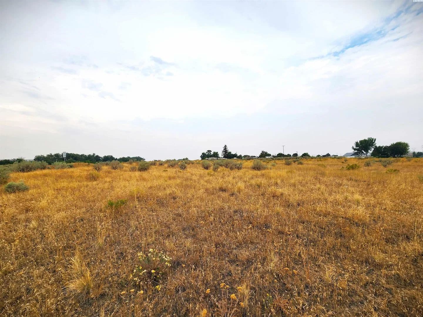 1.42 Acres of Land for Sale in Plymouth, Washington - Plymouth, Washington, 99346